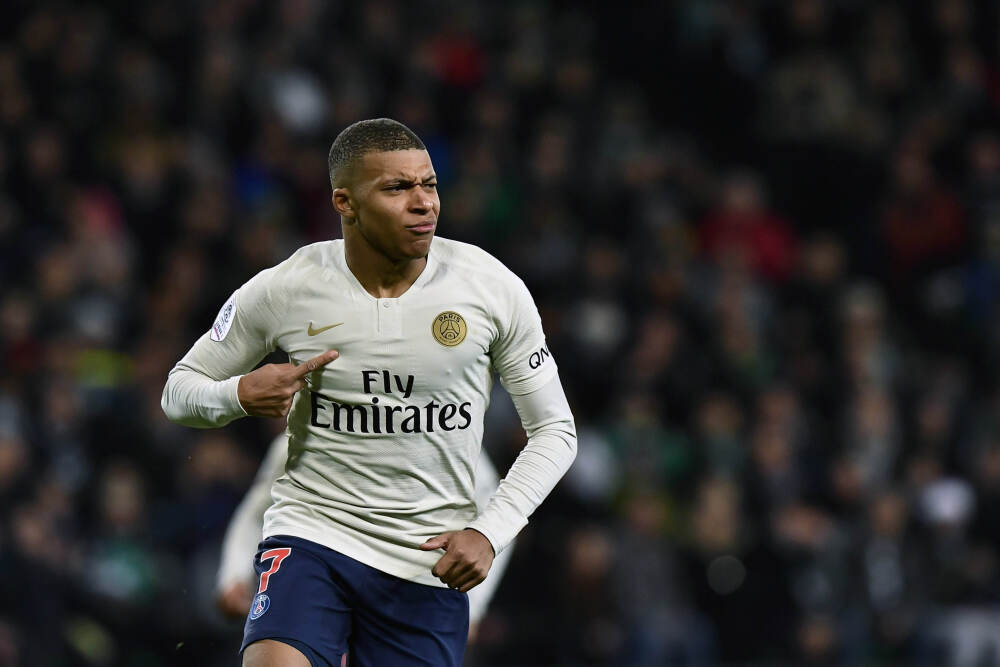 激烈！英冠半程积分榜：第3-10仅差4分 莱斯特城第14 谢周三-2分